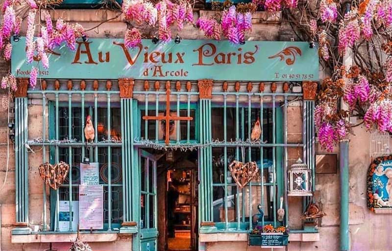 Wisteria creciendo en el restaurante Au Vieux Paris d'Arcole