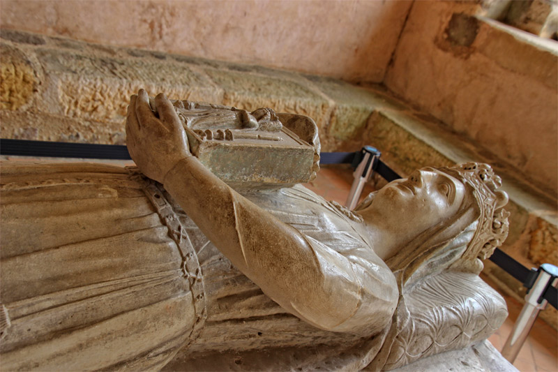 Efigie de piedra de Berengaria, esposa de Ricardo Corazón de León en una abadía en Le Mans, Francia