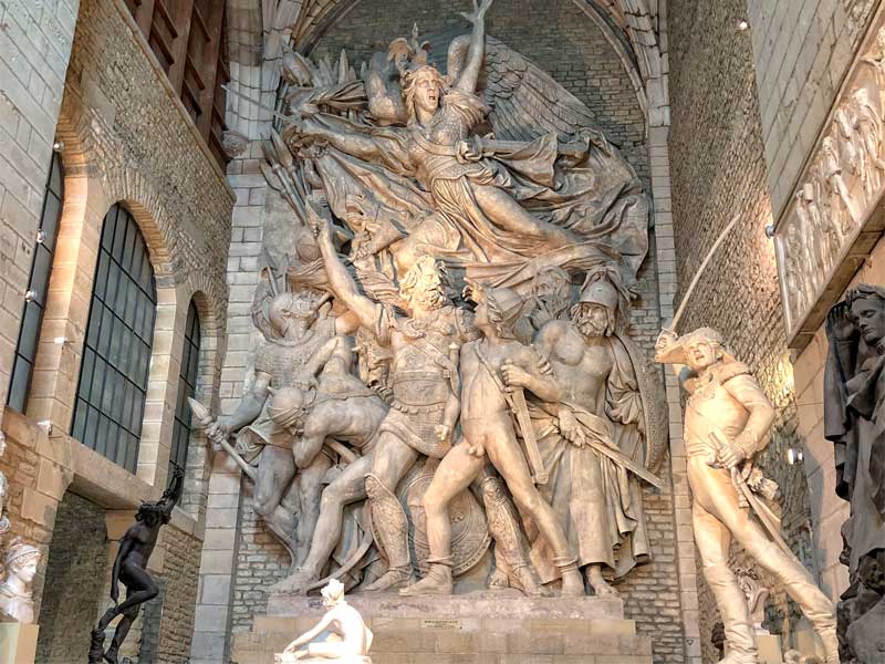 Elenco de la escultura La Marsellesa en el Arco del Triunfo, en exhibición en el Rude Museum de Dijon