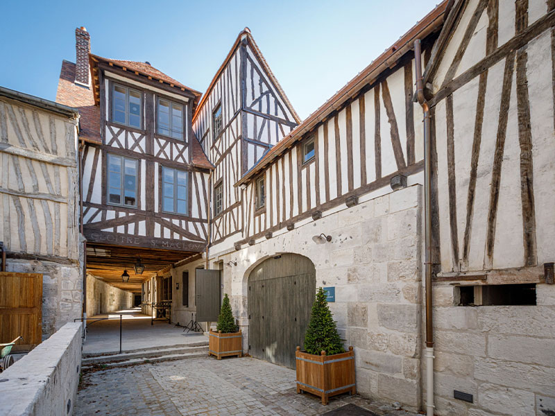 Aitre Saint-Maclou zona de Rouen, galerías y casas con entramados de madera