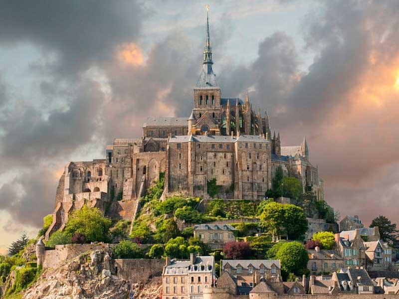 Mont Saint-Michel al anochecer