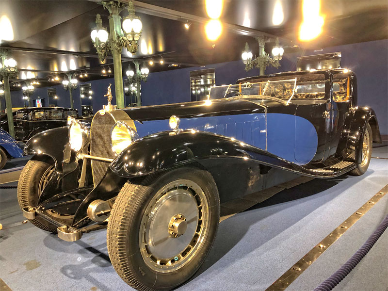 Coche Bugatti Royale en exhibición en el Museo del Automóvil de Mulhouse