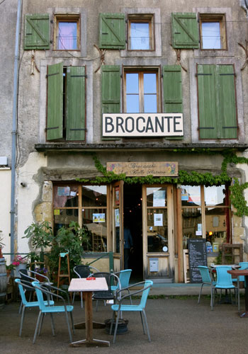 Brocante, tienda de segunda mano, en el Gers, Francia