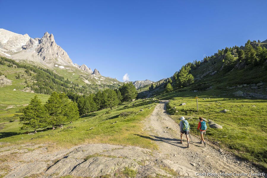 Excursionistas en el recorrido del Mont Thabor, en el valle de Clarée (Altos Alpes) 