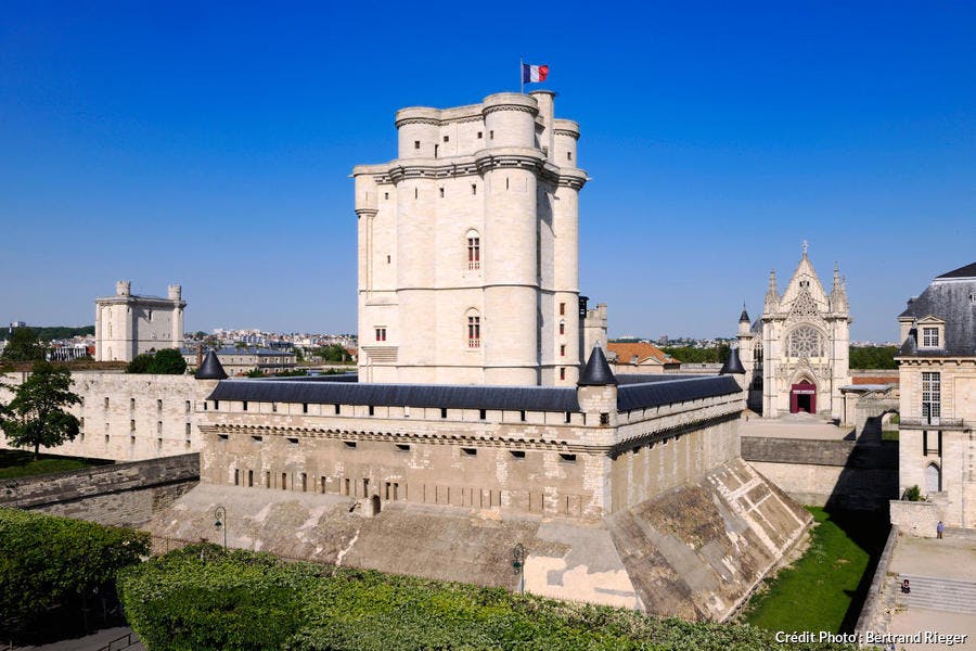 Castillo de Vincennes, la torre del pueblo, la torre del homenaje y la Santa Capilla