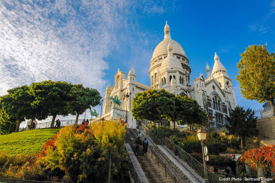 La basílica del Sacré-Coeur en la colina de Montmartre, en París 