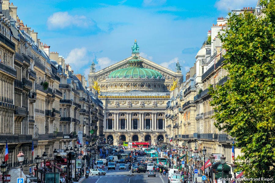 La Ópera Garnier, en los Grandes Bulevares, en París