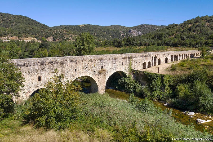 Aqueduc Ansignan, o Pont-Aqueduc d'Ansignan, puentes arqueados de piedra sobre el río Agly en Ansignan