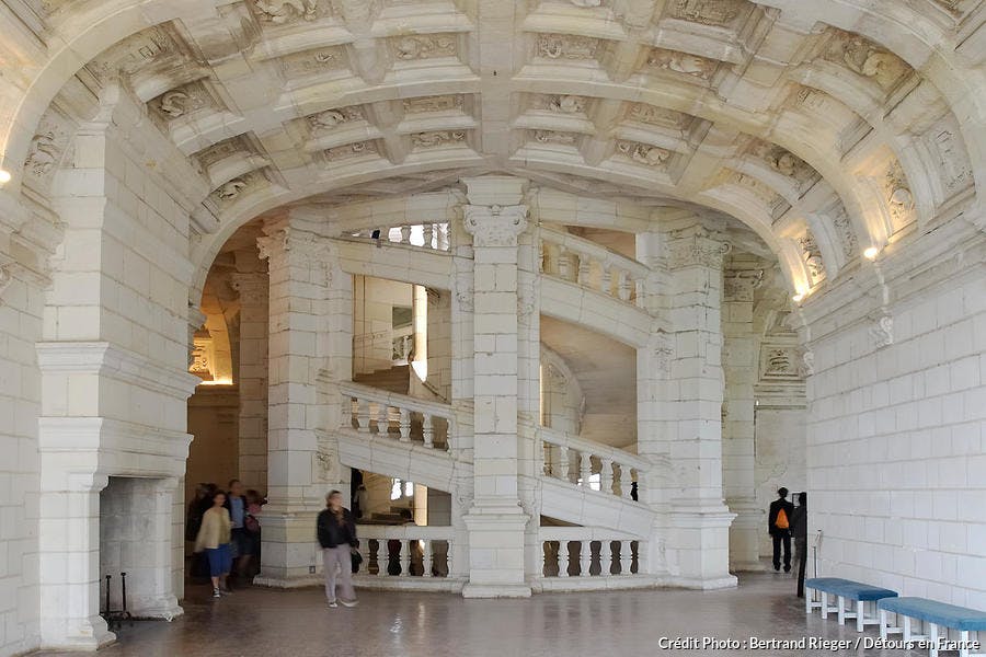 La escalera de doble revolución atribuida a Leonardo da Vinci en el Castillo de Chambord 