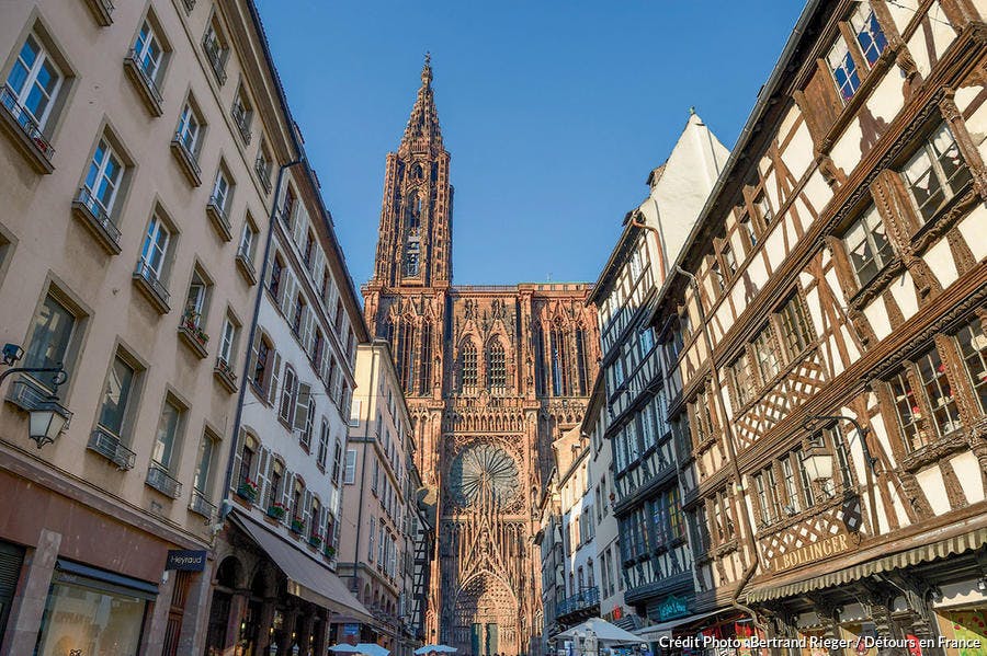 Vista de la catedral de Notre-Dame de Estrasburgo desde la rue Mercière 