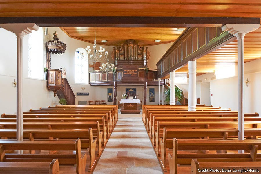 El interior de la iglesia protestante de Hunspach 