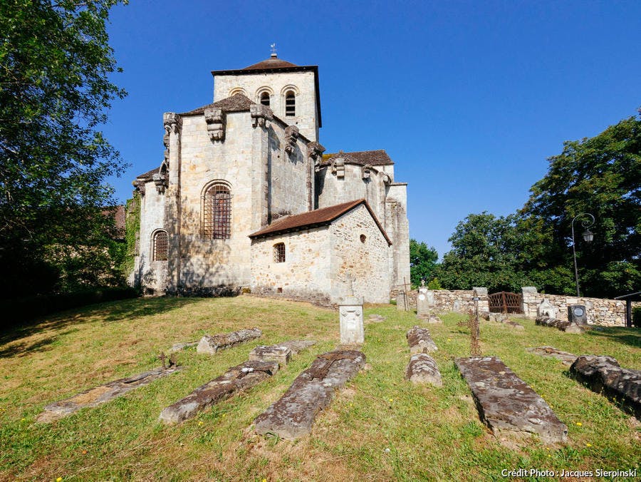 La iglesia románica fortificada de Chalard