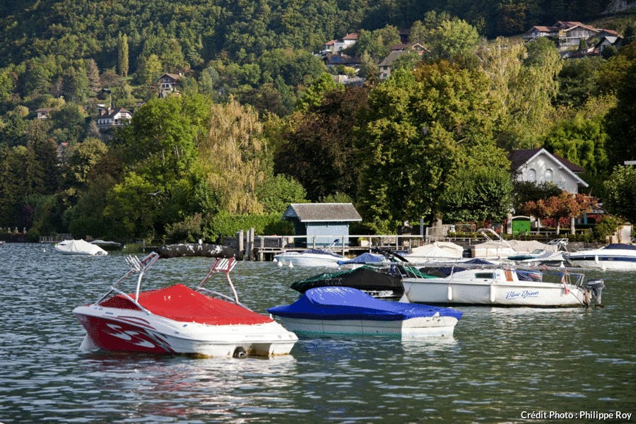 El puerto de Veyrier-du-Lac, lago de Annecy, Alta Saboya 