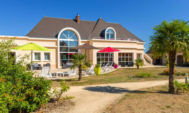 casa de vacaciones en Azay-Le-Rideau, Valle del Loira, rodeada de jardines y palmeras
