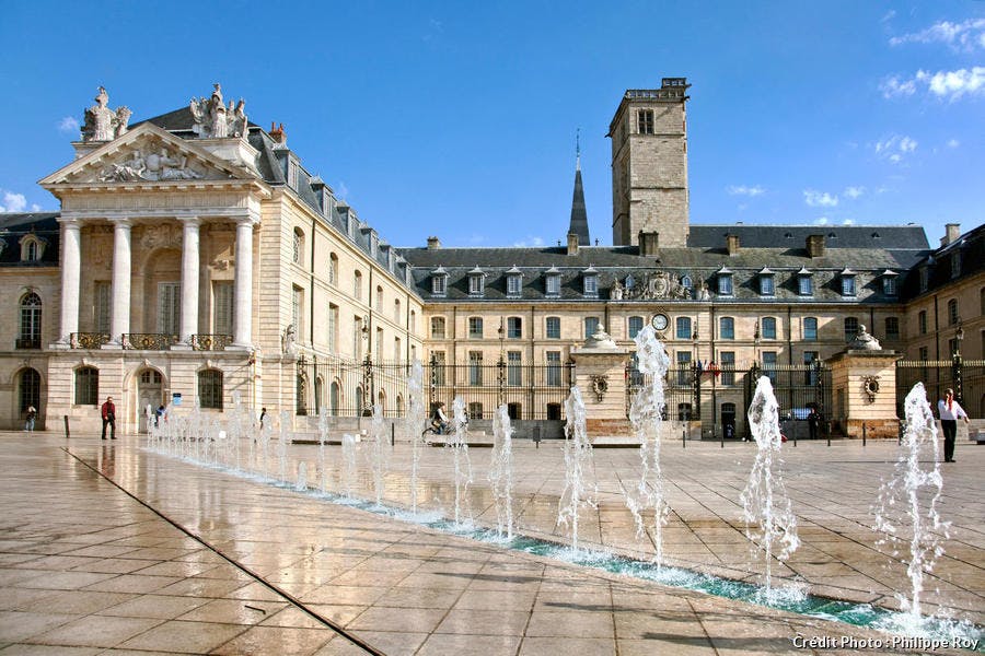 Dijon, Plaza de la Liberación y Palacio de los Duques de Borgoña 