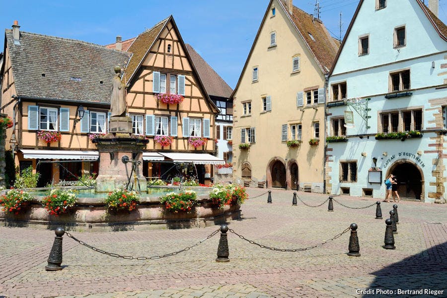 Place Saint-Léon, en el pueblo de Eguisheim (Alsacia)
