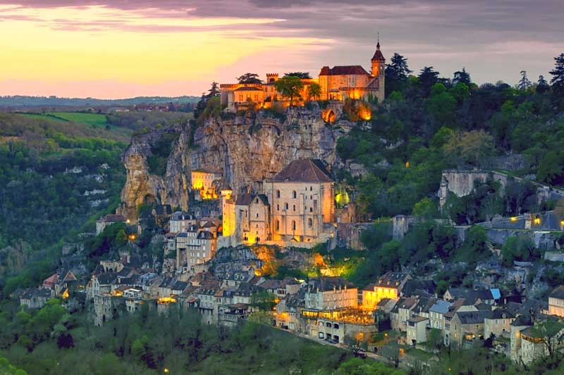 La ciudad de Rocamadour, encaramada en la ladera de un acantilado
