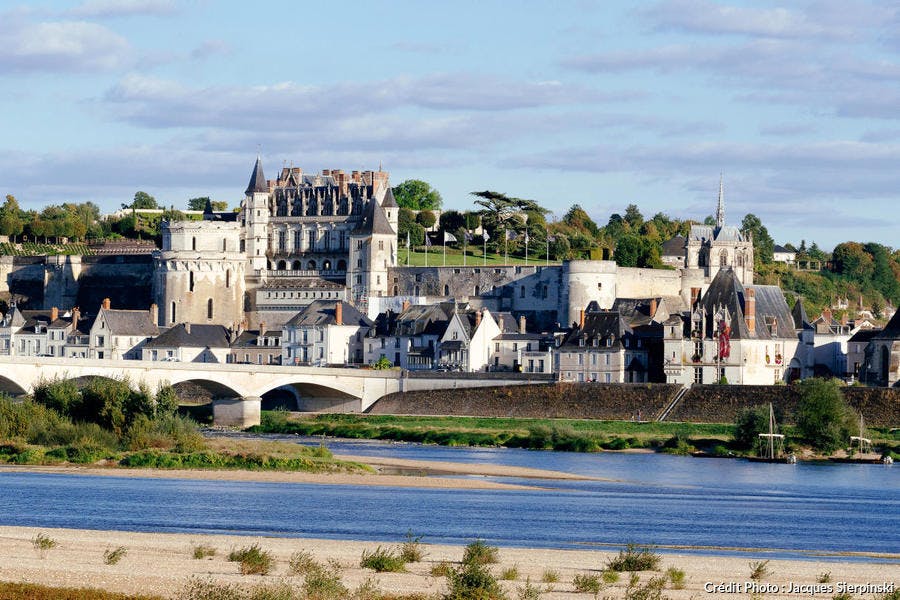 El castillo de Amboise a orillas del Loira 