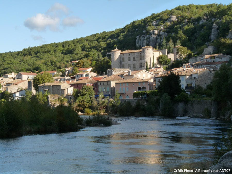 Vista del Ardèche y Vogüé 
