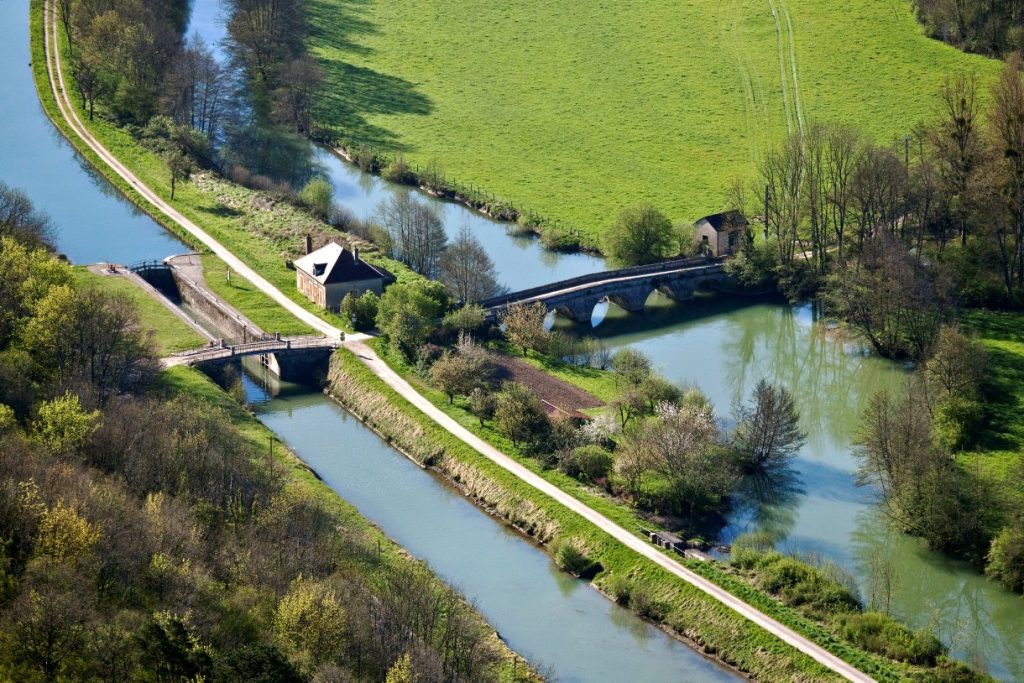 Canal de Borgoña: paseo por el camino real