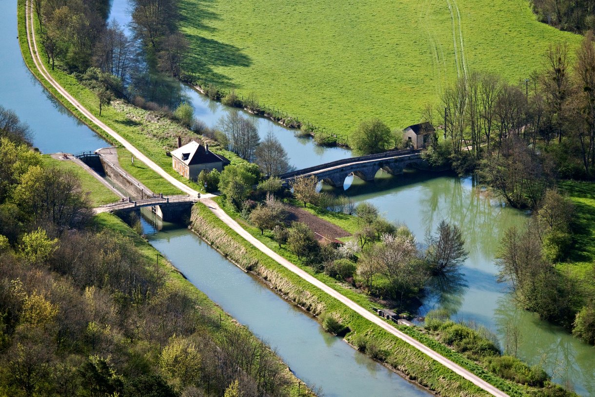 Canal de Borgoña: paseo por el camino real