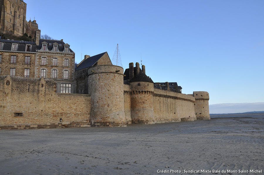 Las murallas del Mont-Saint-Michel