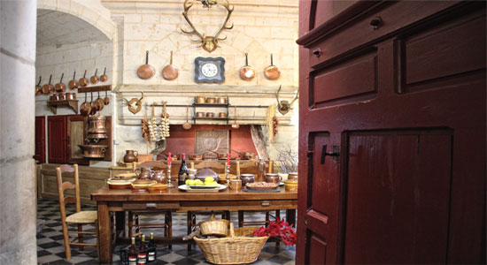 Puerta abierta a la cocina del Chateau de Brissac, Valle del Loira