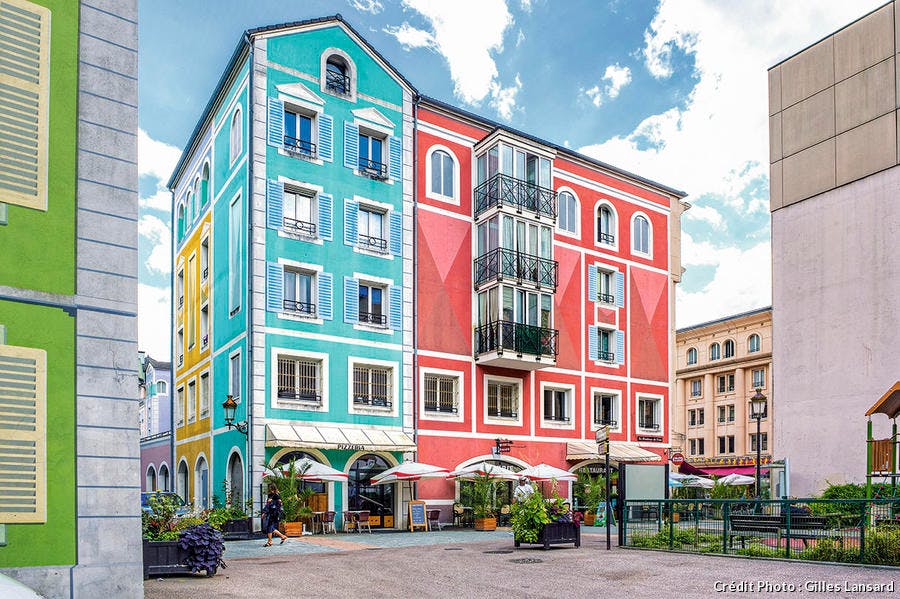 Fachadas coloridas en el distrito de Europa