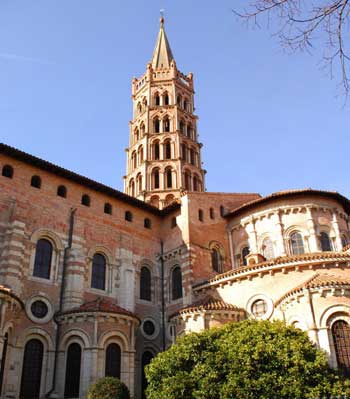Alto y ornamentado chapitel de Saint Sernin, Toulouse