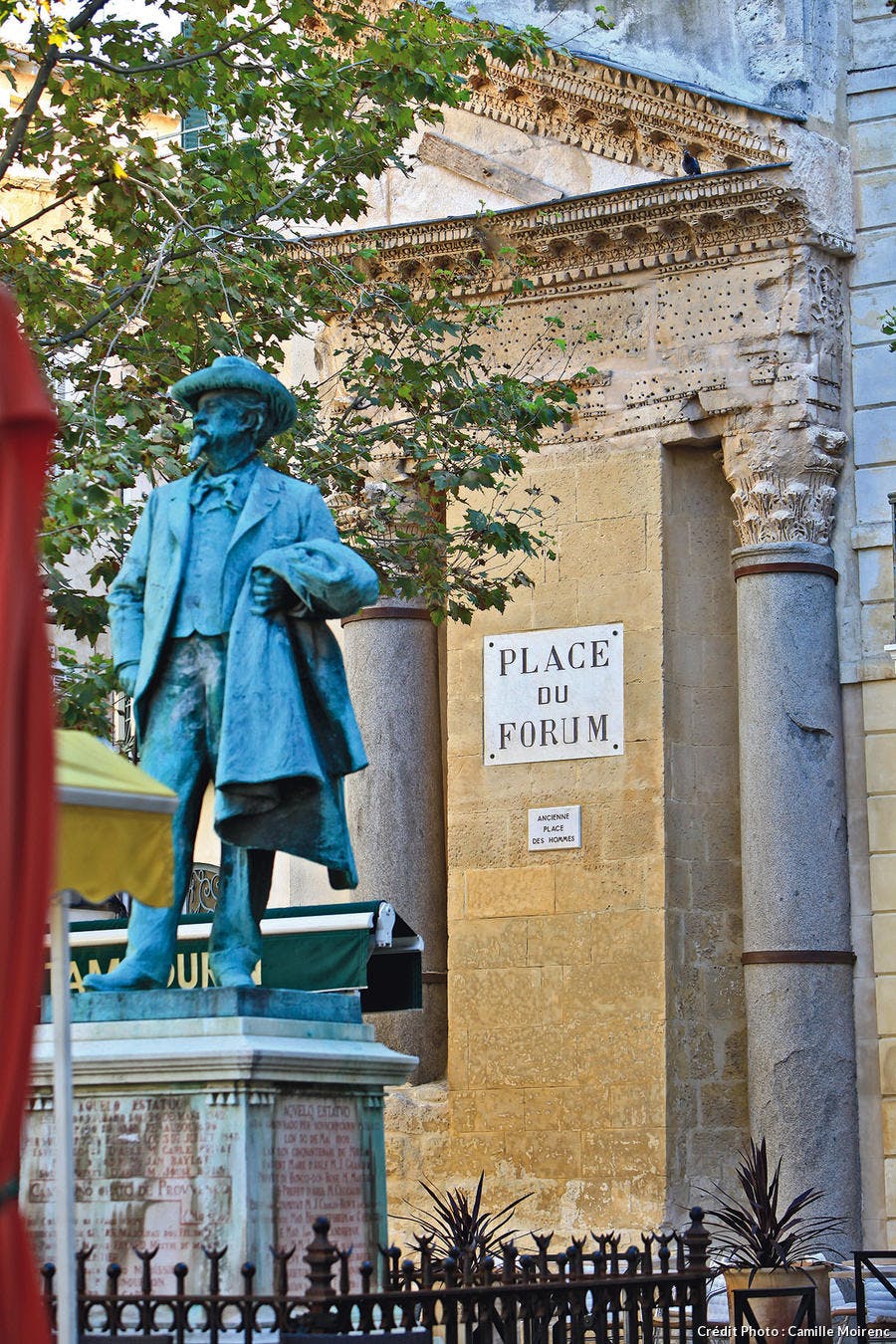 La estatua de Frédéric Mistral