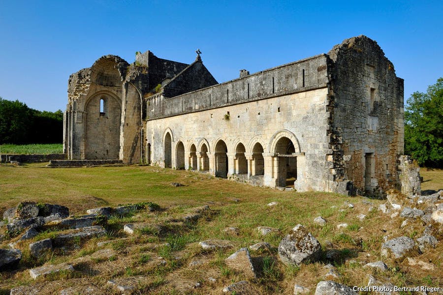 La abadía cisterciense de Boschaud, en Périgord (Dordoña)