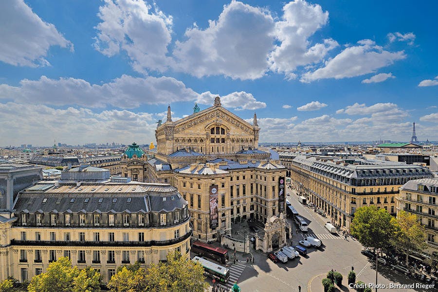 El Palacio Garnier visto desde la plaza Diaghilev 