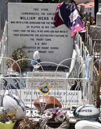Lápida de William Webb Ellis, inventor del rugby, en Menton, sur de Francia