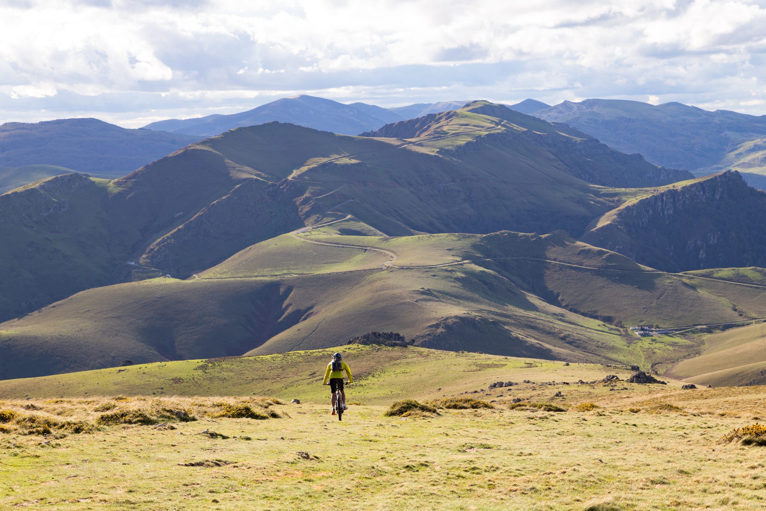 Ciclismo en el País Vasco: 10 experiencias para disfrutar en bicicleta o bicicleta de montaña eléctrica