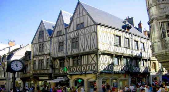 Dijon centre and pharmacy du mirroir