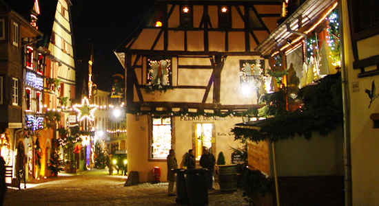 El mercado navideño Riquewihr, Alsacia