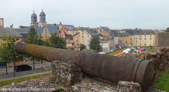 Sedan Francia y el castillo fortificado más grande de Europa