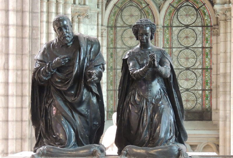 Black marble tom statues of a couple praying at the Saint-Denis Basilica Paris