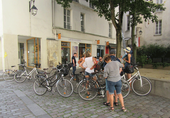 Un recorrido en bicicleta por París ofrece una nueva visión de la ciudad.