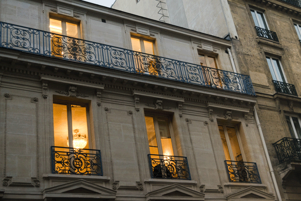 París-octavo-resplandor-en-ventanas
