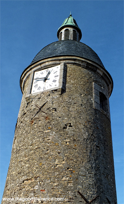torre del reloj de guines