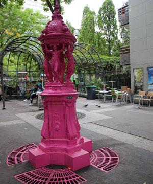 fuente-wallace-pintada-de-rosa-distrito-13