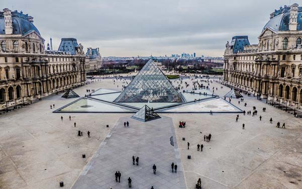 Louvre días familiares en París