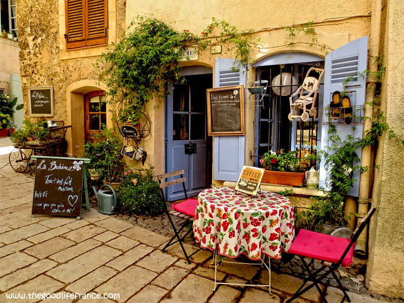 10 fotos que te harán querer visitar Cotignac Provence