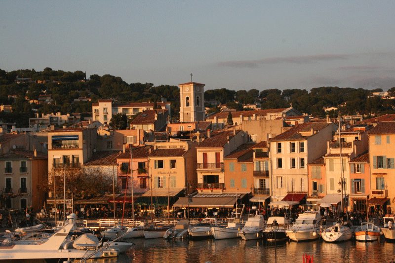 cassis-port-at-night